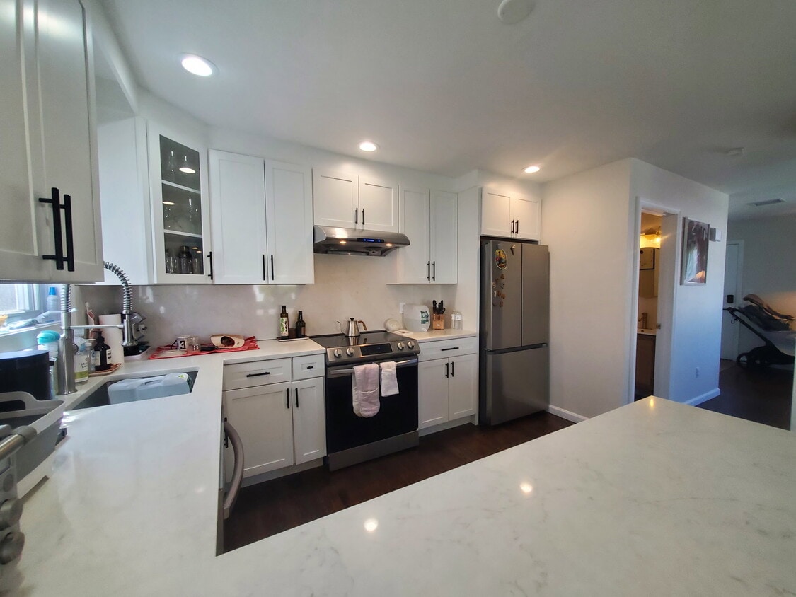 Photo - 42 Mariners Lane, Stamford, CT 06902 - 3 BR 1.5 BA townhouse