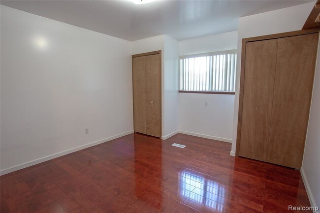 Building Photo - 24233 Cushing Ave