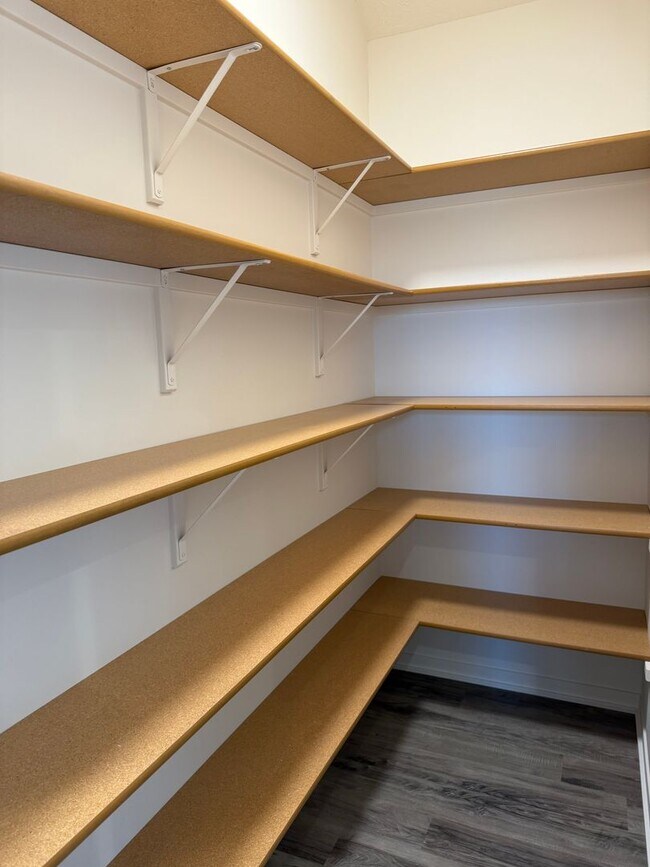 Foto del edificio - Brand New Spacious 2-Story with 3 bedrooms/2.5 bathrooms