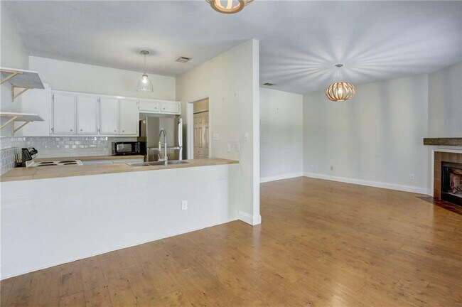 Foto del edificio - 1610 Waterston Ave