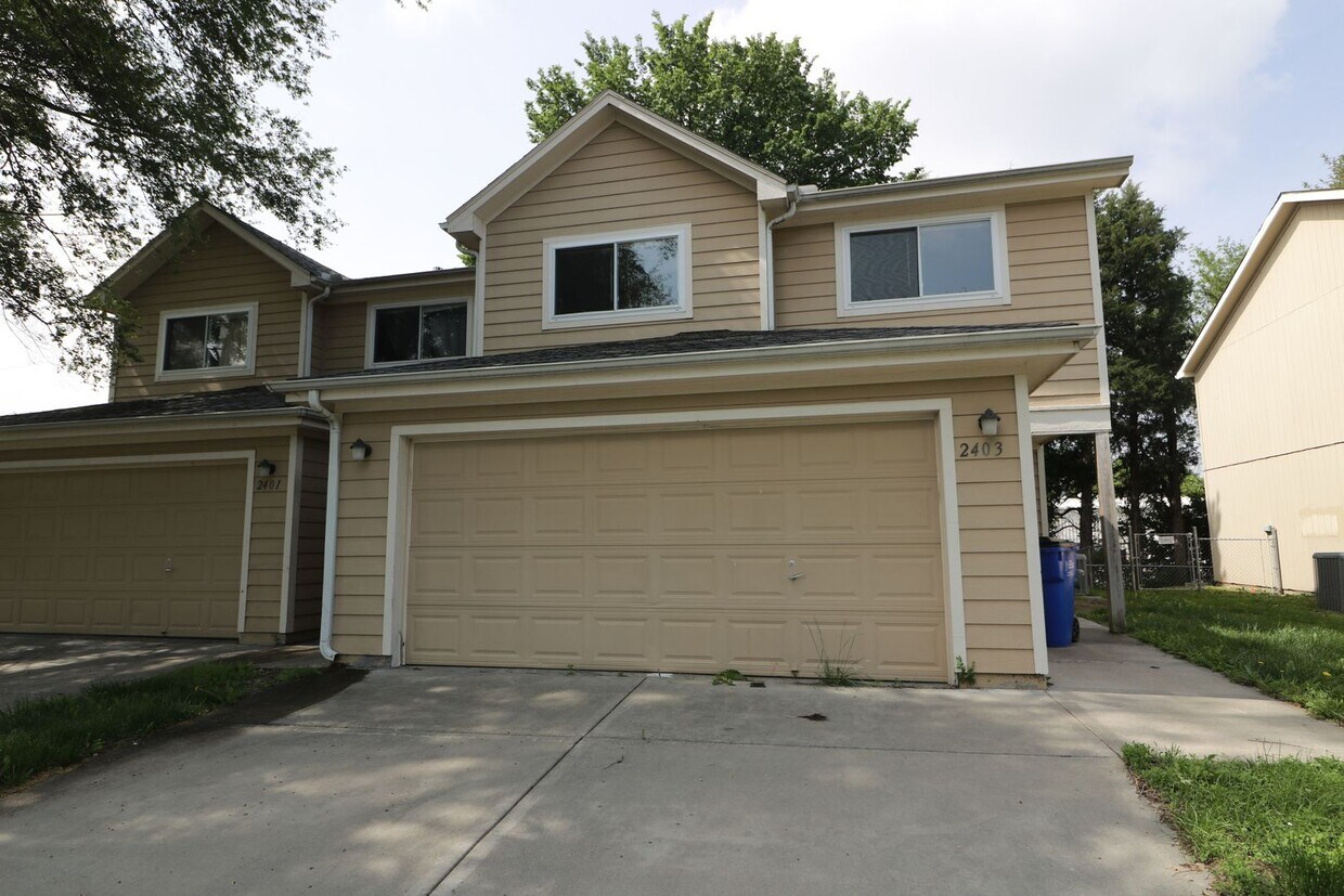 Foto principal - 2401-2403 Deerfield