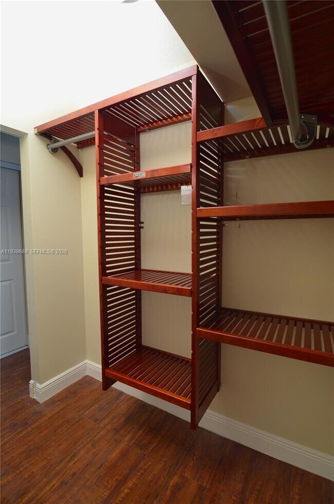 Foto del edificio - 2935 NE 163rd St