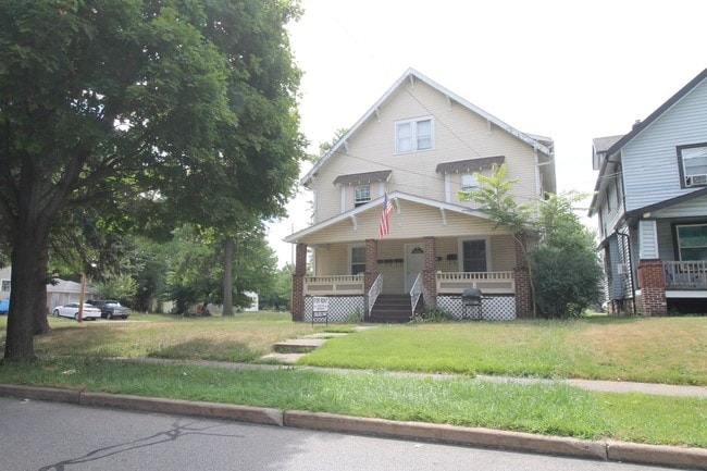 Building Photo - 58 E Archwood Ave