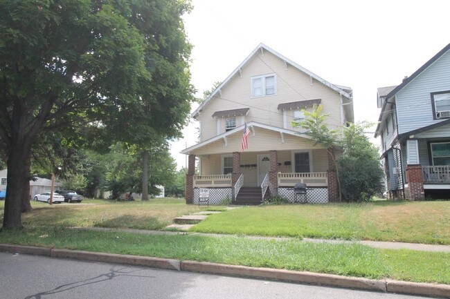 Foto del edificio - 58 E Archwood Ave