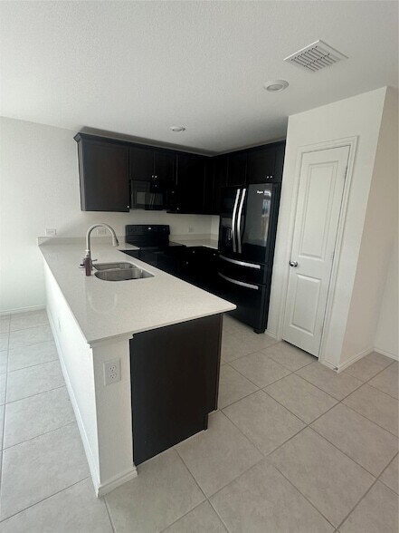 Building Photo - 202 Lemongrass Dr