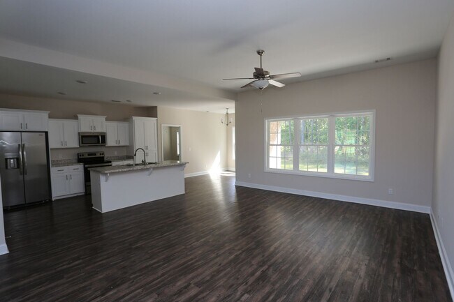 Foto del edificio - 3 Bedroom Brick House in SEB School District Available NOW