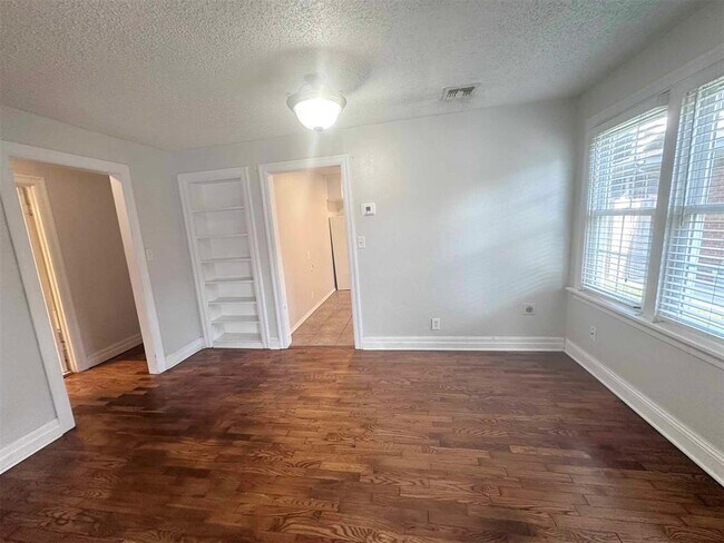 Building Photo - 4605 N Hammond Ave