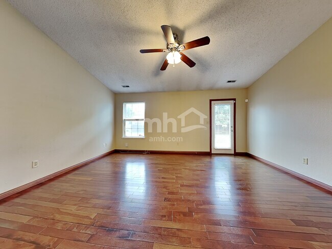 Building Photo - 17910 Sanibel Circle