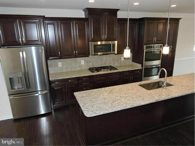 Foto del edificio - 43112 India Wharf Sq