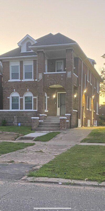 Foto principal - 3004 Elmhurst St