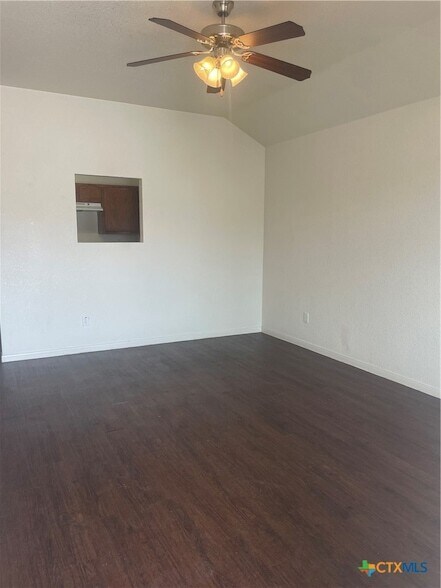 Foto del edificio - 4702 Waterproof Dr