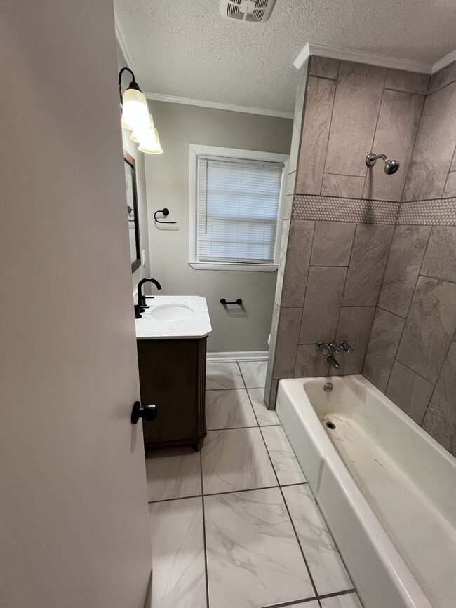 Building Photo - 4003 Camellia Dr