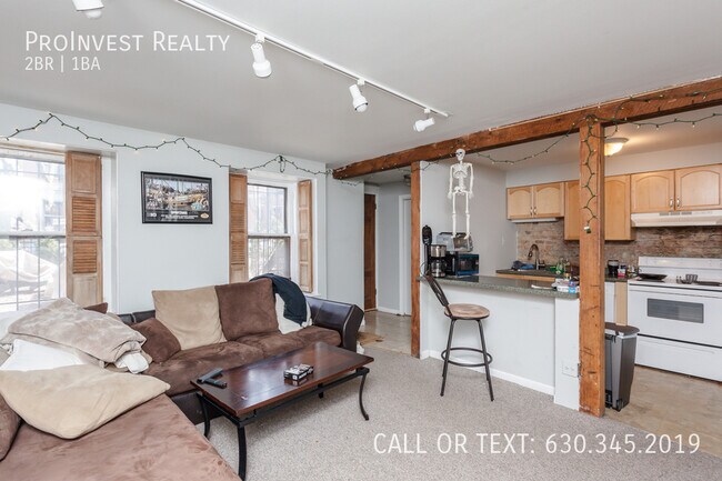 Building Photo - Available September 1st! 2bed/1bath with I...