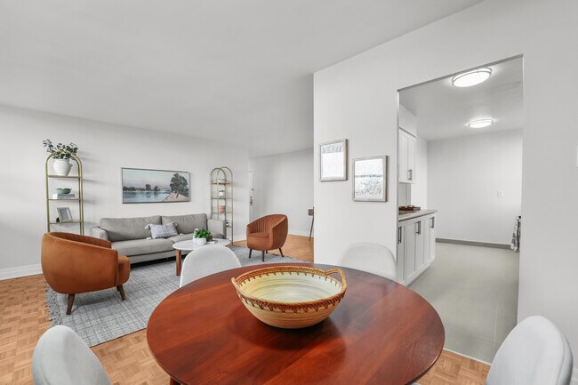 Photo du bâtiment - FULLY RENOVATED 1BD  - Prime Etobicoke