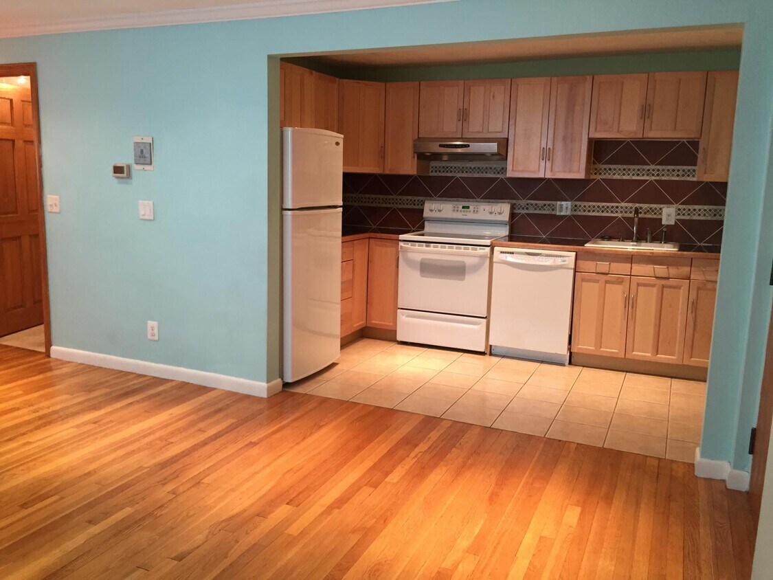 Primary Photo - 135 Inman St