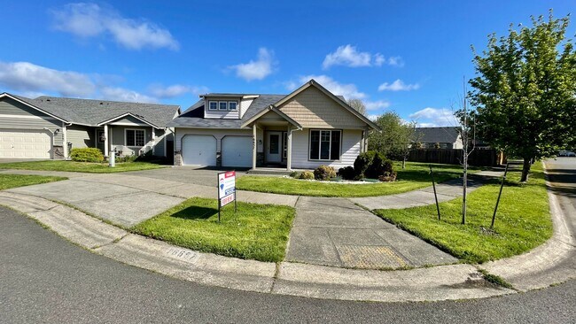 Building Photo - Beautiful 3BR/2BA Single Family House - St...