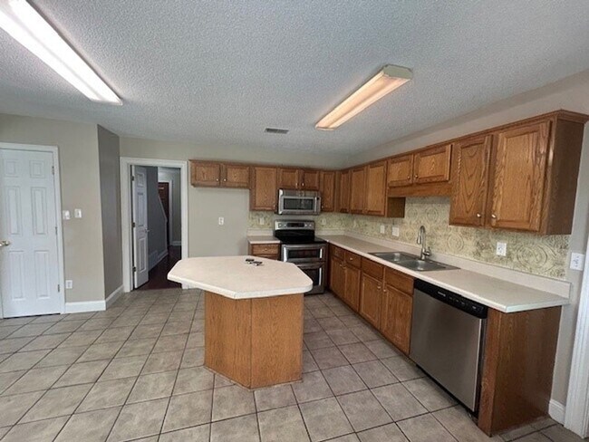 Foto del edificio - Overpark and Centerhill Schools; 4 BR