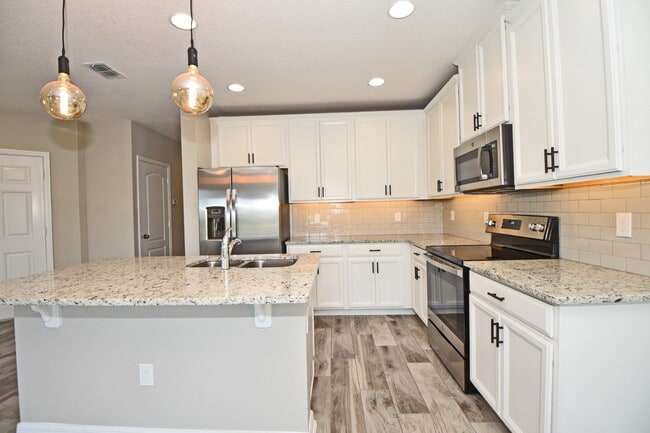 Building Photo - 12163 Water Poppy Ct