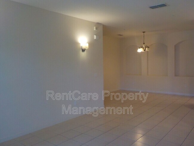 Building Photo - 3301 Whitestone Cir