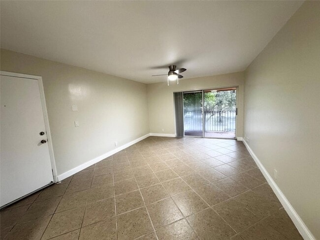 Foto del edificio - 10717 Cleary Blvd