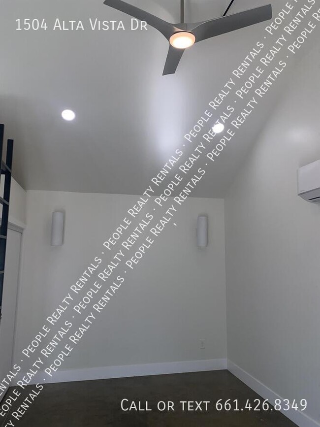Building Photo - 1504 Alta Vista Dr