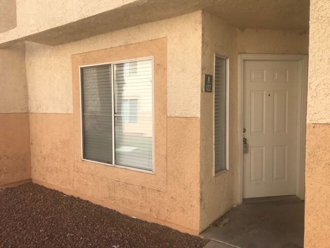 Building Photo - 2 Bedroom 2 bath condo with a den ready fo...