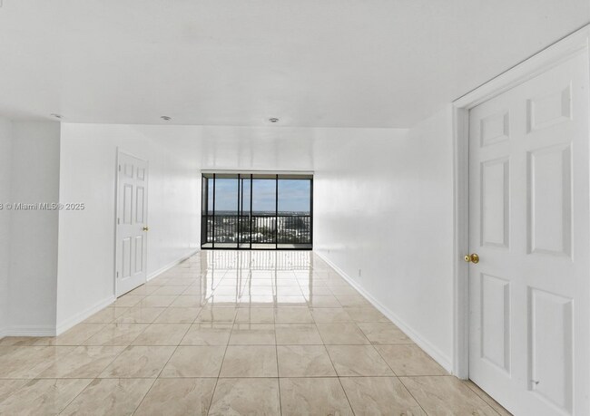 Foto del edificio - 20335 W Country Club Dr