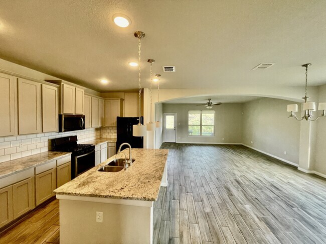 Building Photo - 15306 Comanche Grv