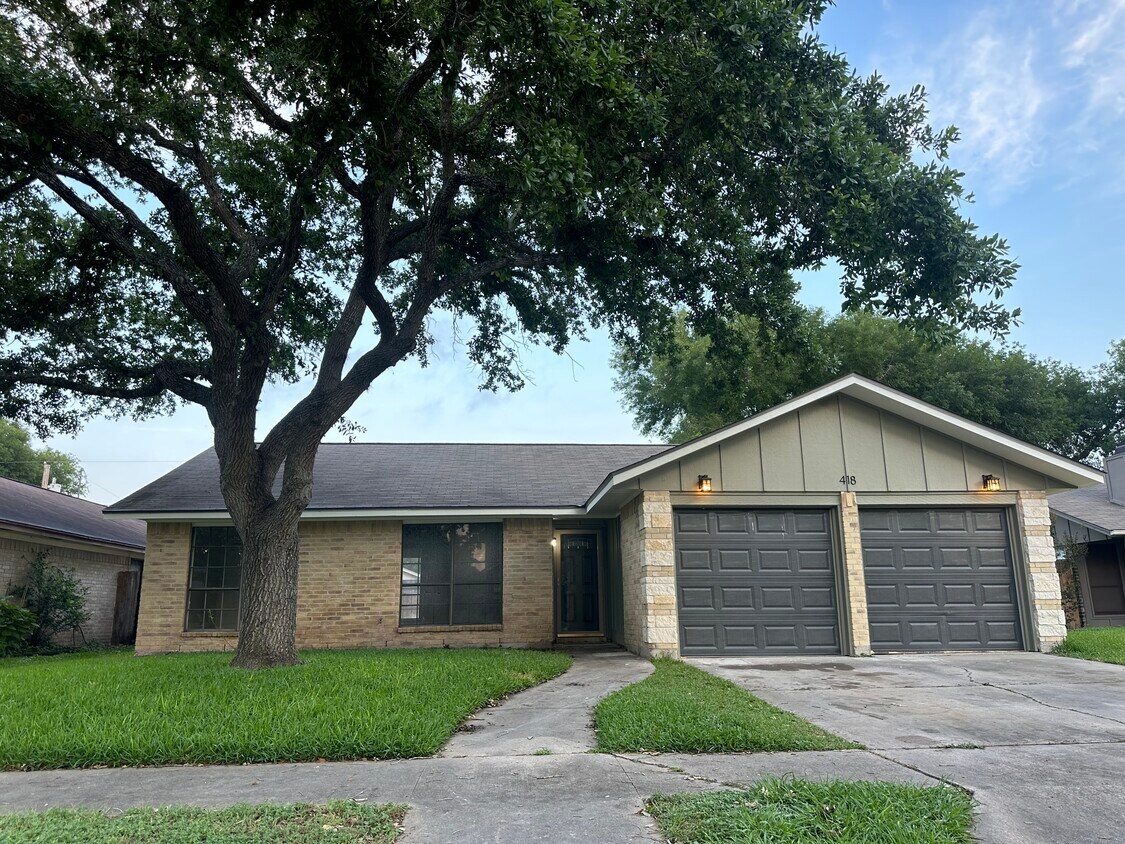 Primary Photo - 418 Londonderry Dr