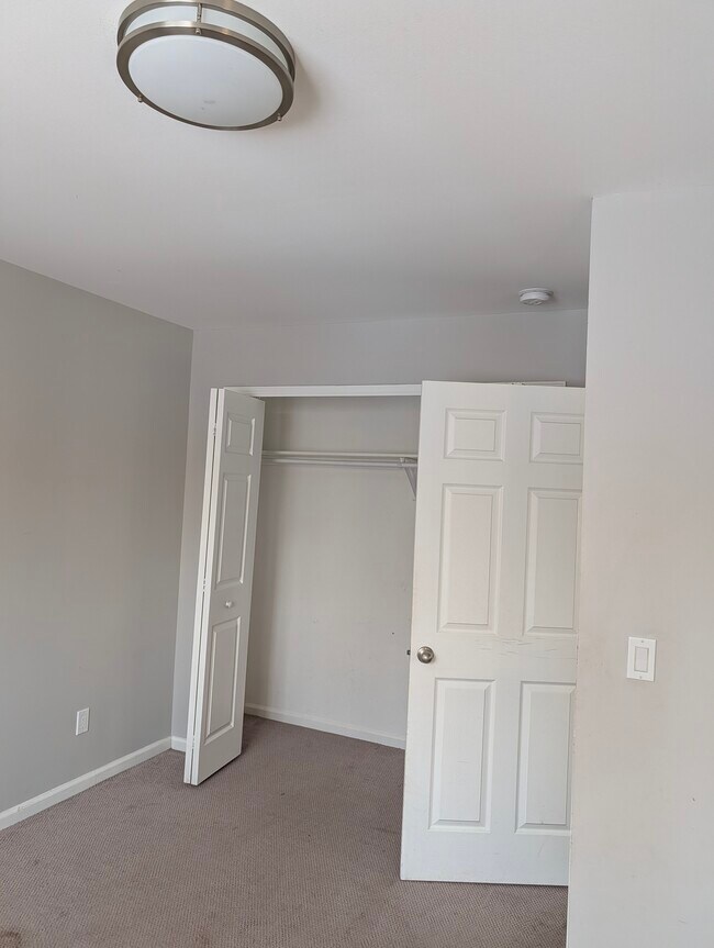 Foto del edificio - 634 Hancock Ct