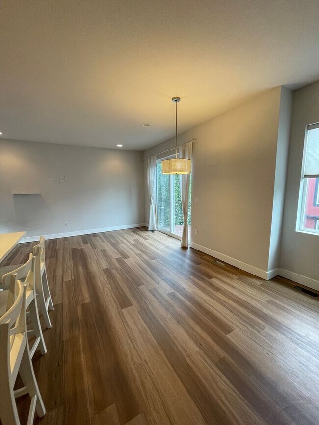 Foto del edificio - Lakewood Living Redefined: Stylish Three-Bedroom Townhome in West Line Village!!