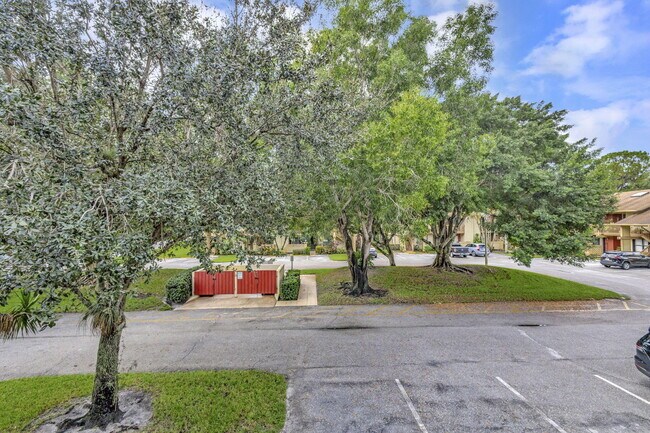 Foto del edificio - 13145 Chadwick Ct