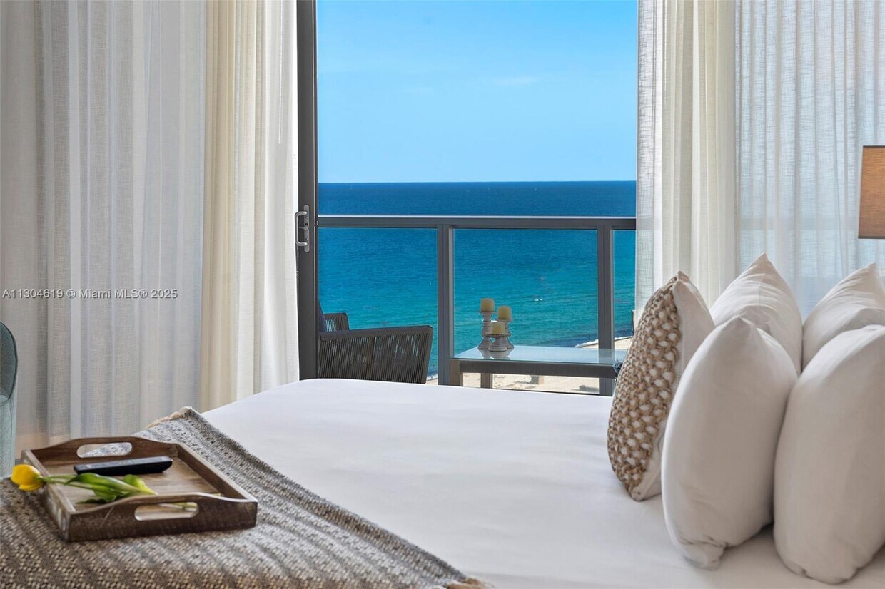 Foto principal - 2201 Collins Ave