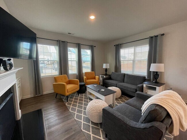 Foto del edificio - Furnished Townhome in Greer is Available