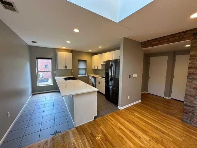 Building Photo - Collins Ave 241-243 MLR