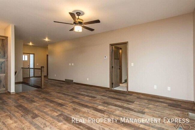 Foto del edificio - 4 Bedroom 3 Bathroom Home for Rent