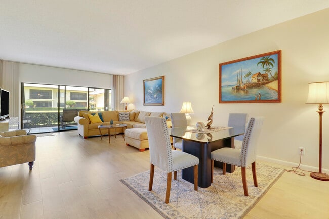 Foto del edificio - 275 S Beach Rd