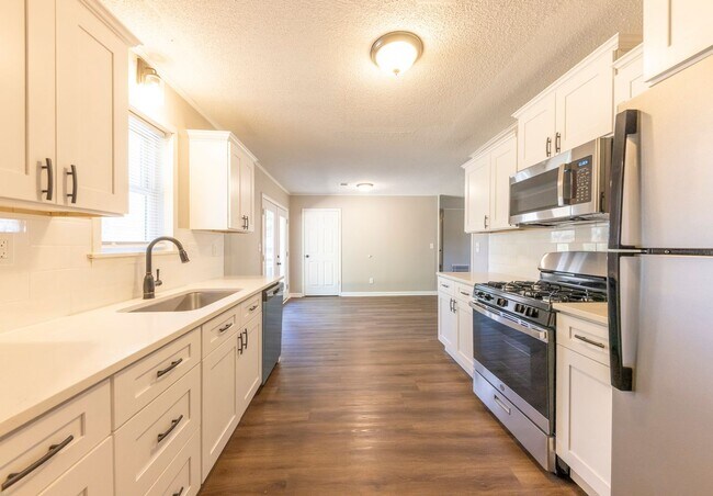 Building Photo - Updated 4 Bed/2 Bath Home: Lonoke, AR
