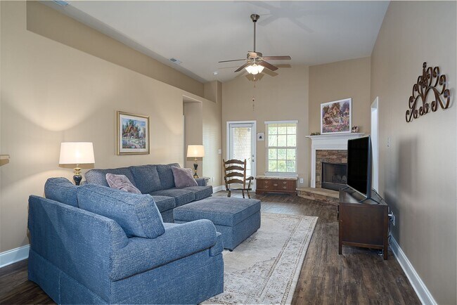 Building Photo - 4 Bedroom Single Family Home For Rent