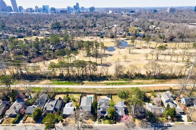 Foto del edificio - 1808 Flagler Ave NE