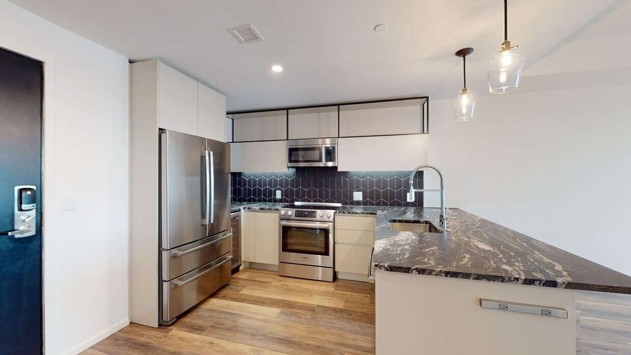 Primary Photo - Penthouse luxury 1 bedroom located in the ...