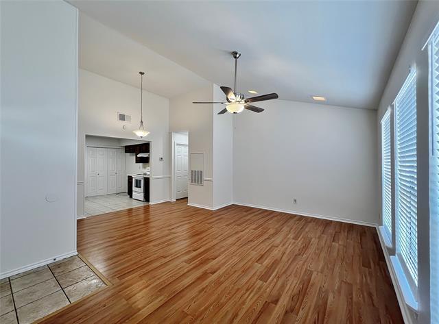 Foto del edificio - 719 Hillcrest Ct