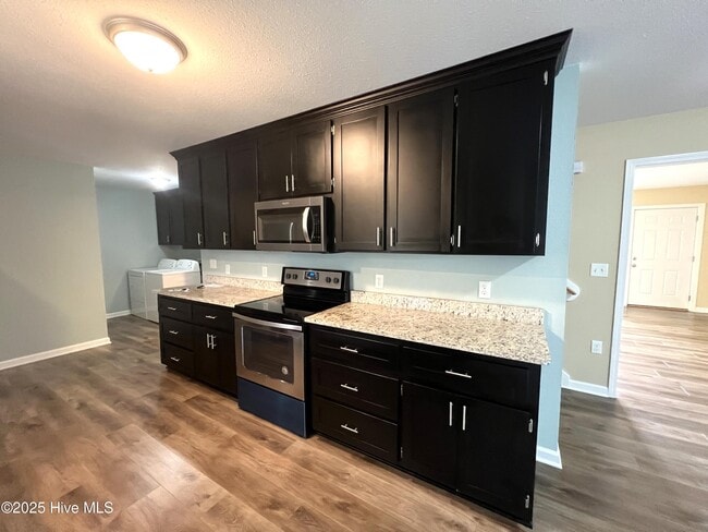Building Photo - 121 Nugget Trl