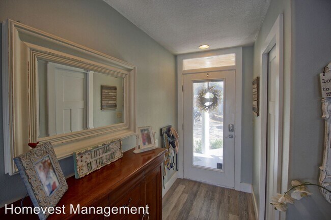 Foto del edificio - 3 br, 3 bath House - 2221 Hoffner Avenue