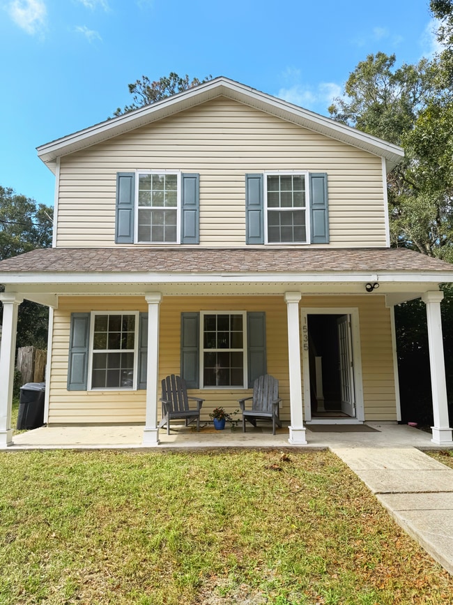 House is located in a pleasant family neighborhood - 1535 N Whitney St