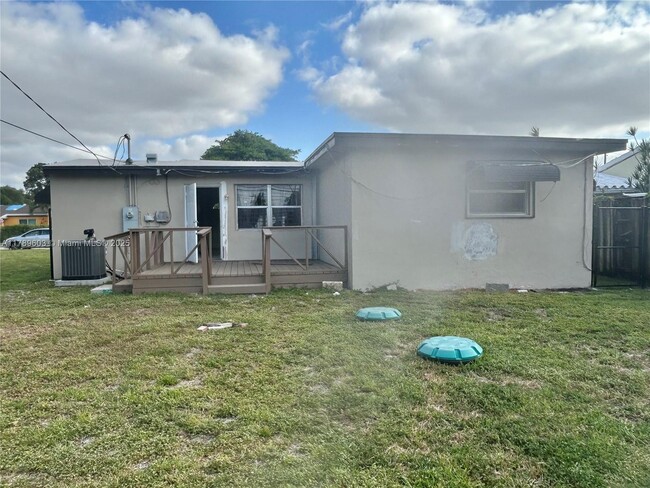 Building Photo - 2846 Fletcher St