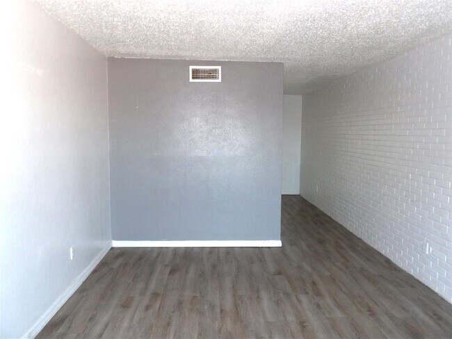 Building Photo - 2107 NW 38th St