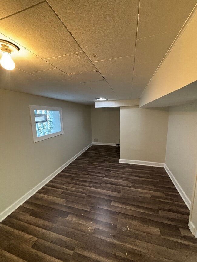 Building Photo - 907 S 10th Ave
