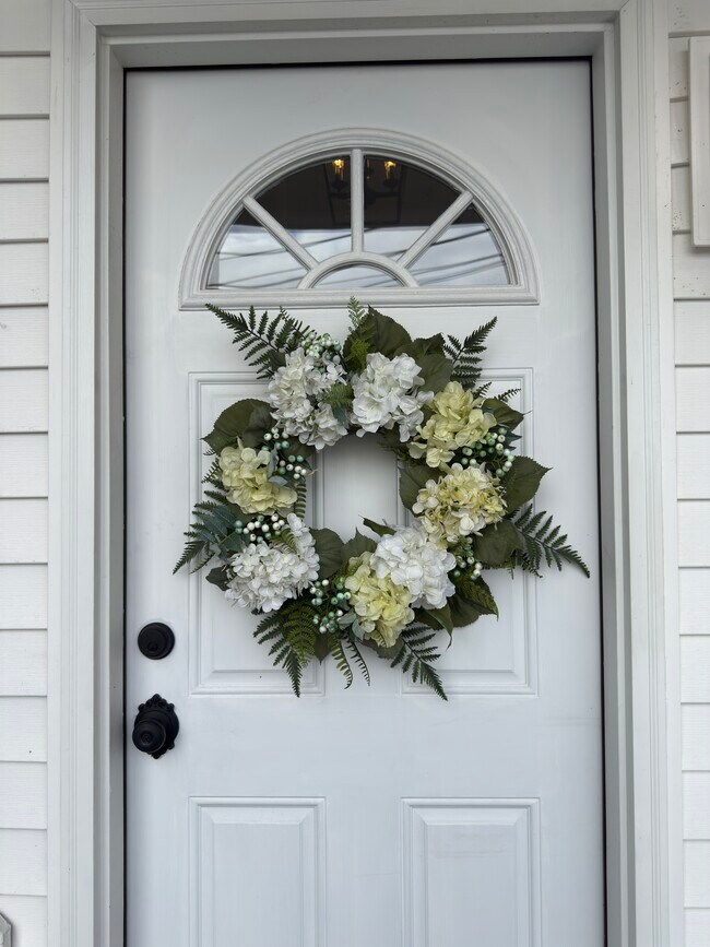 Foto del edificio - 1058 Forest Ave