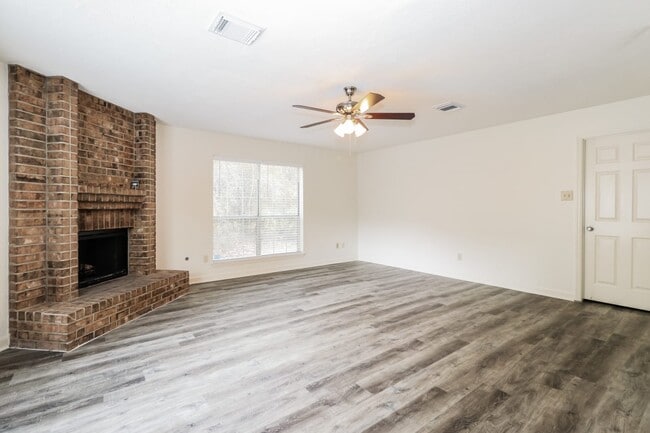 Building Photo - 5215 Spring Pine Ct